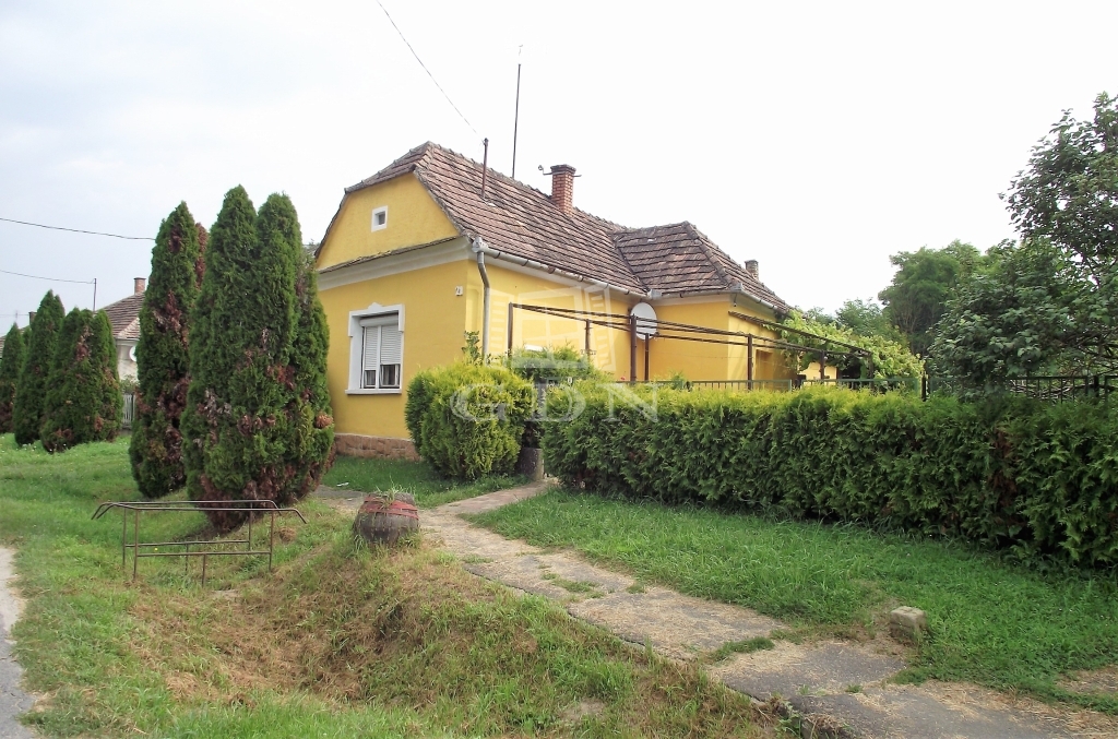 For sale Olaszfa Family House